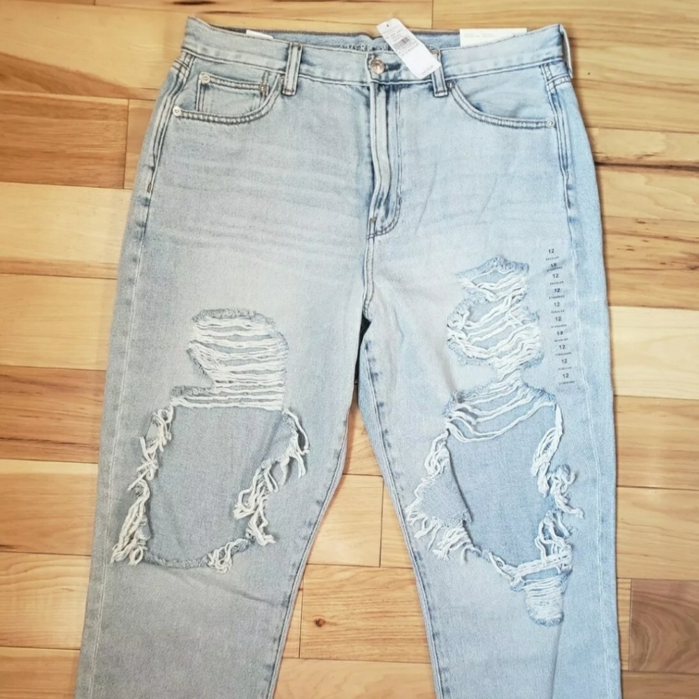 NWT American Eagle Mom Jeans High Rise Distressed